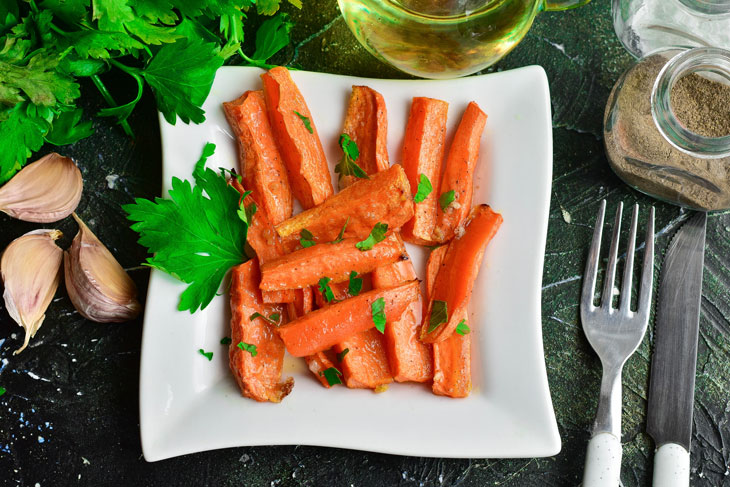 Baked carrots in the oven - a simple, tasty and dietary dish