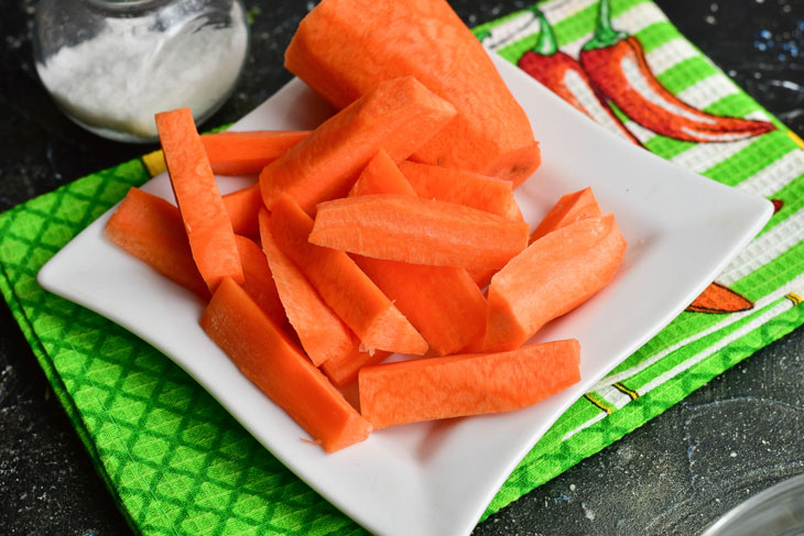 Baked carrots in the oven - a simple, tasty and dietary dish