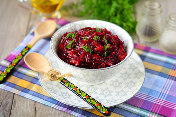 Beetroot caviar fried in a pan - a bright and interesting vegetable snack