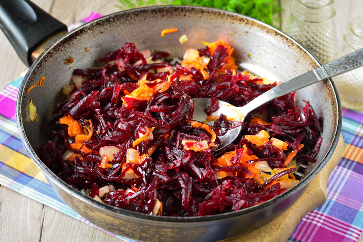 Beetroot caviar fried in a pan - a bright and interesting vegetable snack