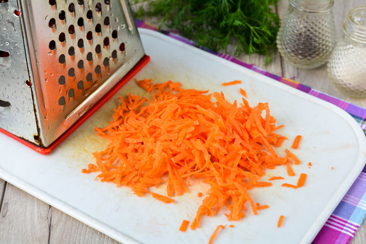 Beetroot caviar fried in a pan - a bright and interesting vegetable snack