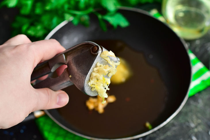 Fried potatoes with honey - an interesting and tasty snack