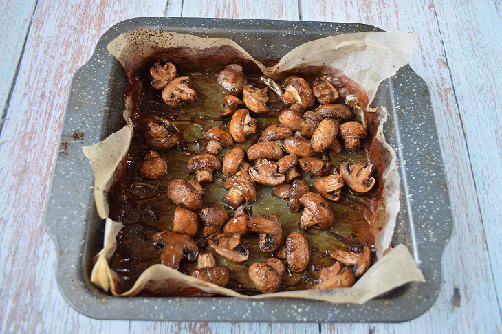 Oven baked champignons - a delicious quick snack