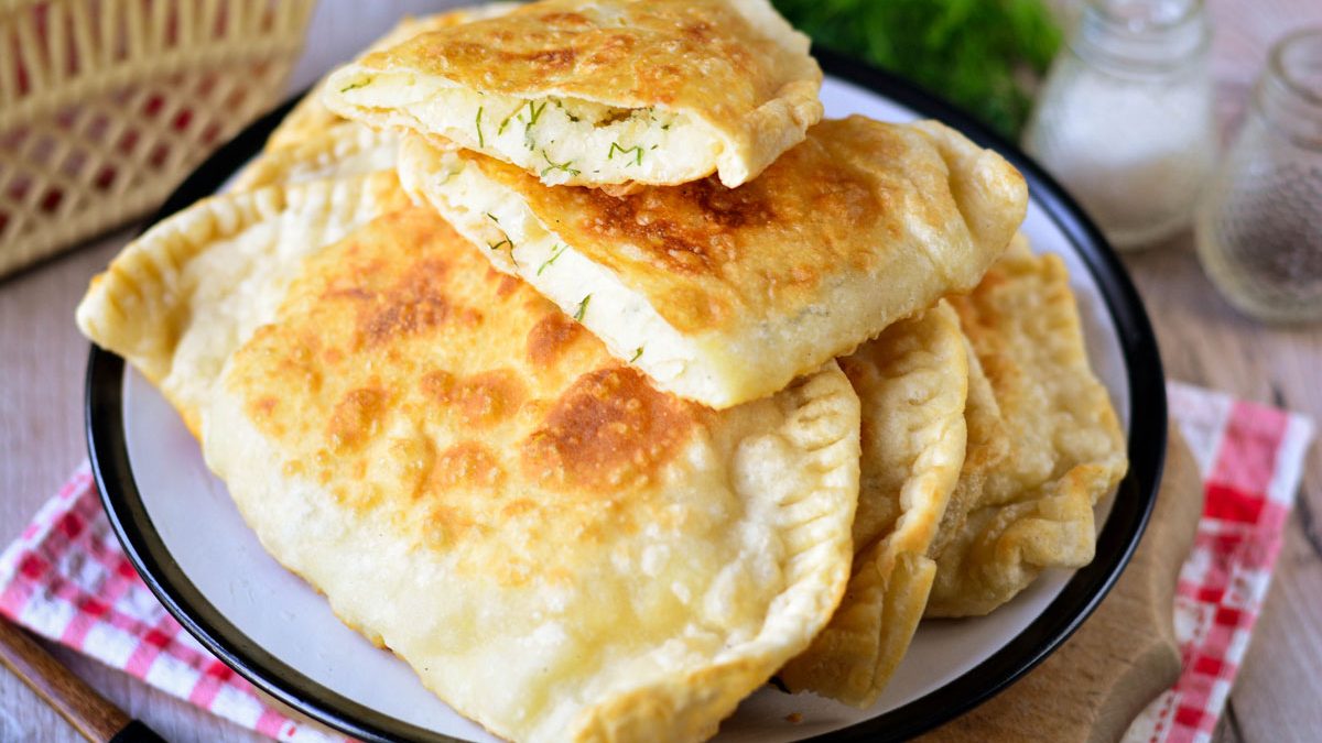 Lean chebureks with potatoes – hearty and tasty