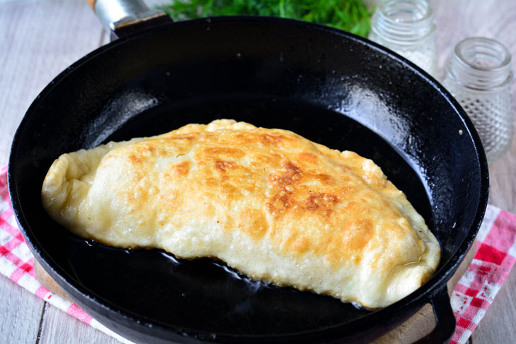 Lean chebureks with potatoes - hearty and tasty