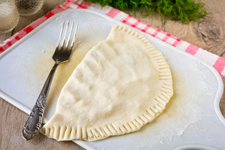 Lean chebureks with potatoes - hearty and tasty