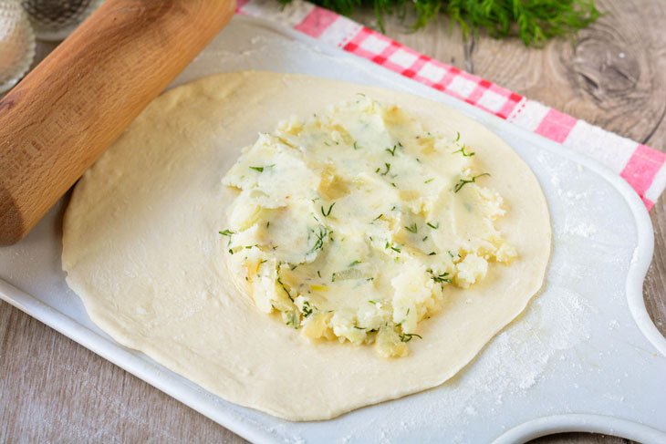 Lean chebureks with potatoes - hearty and tasty