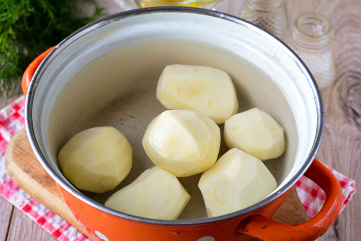 Lean chebureks with potatoes - hearty and tasty