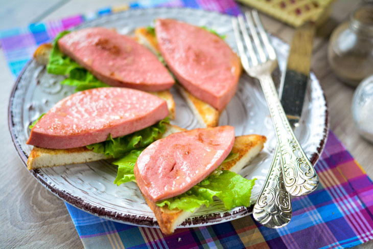 Sandwiches "Nostalgia" with sausage - will always help out the hostess if the guests are on the doorstep