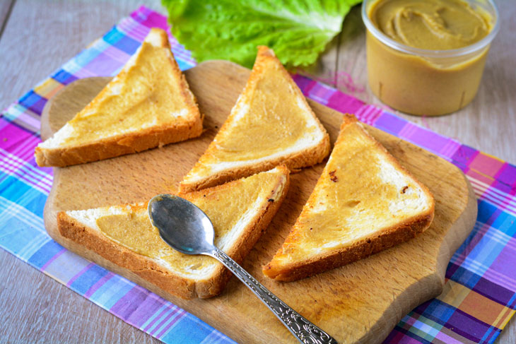 Sandwiches "Nostalgia" with sausage - will always help out the hostess if the guests are on the doorstep