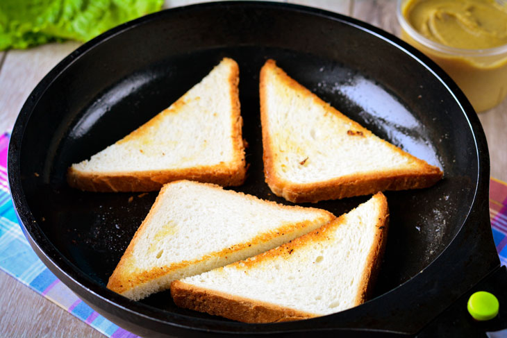 Sandwiches "Nostalgia" with sausage - will always help out the hostess if the guests are on the doorstep