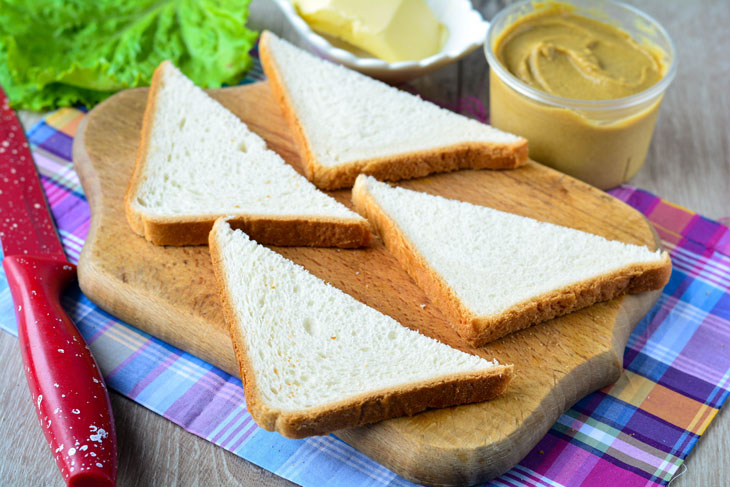 Sandwiches "Nostalgia" with sausage - will always help out the hostess if the guests are on the doorstep