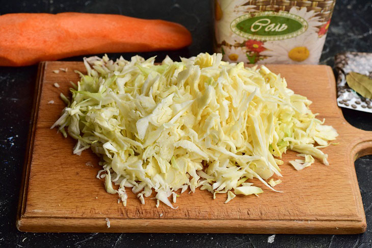 Sauerkraut in a day - it's easy to prepare, but it turns out just amazing