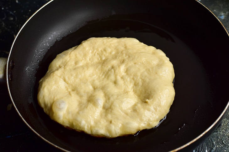 Yeast donuts in a pan - tender, soft and very satisfying