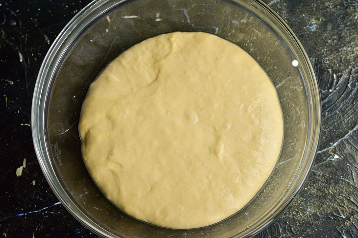 Yeast donuts in a pan - tender, soft and very satisfying