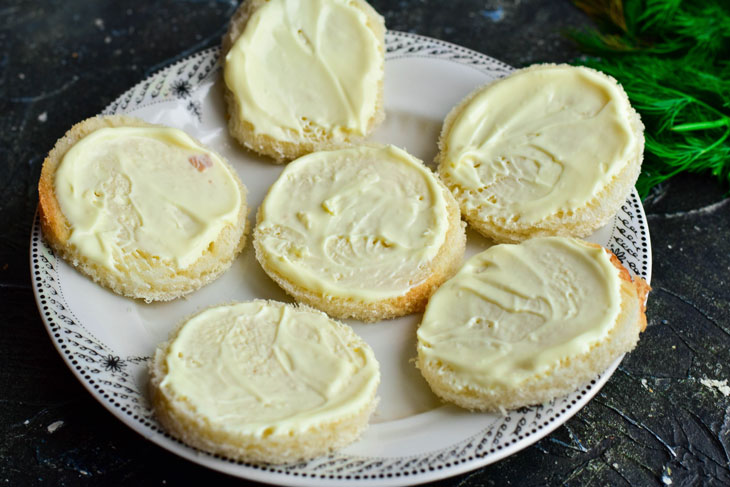 Sandwiches "Flowers" from crab sticks - a simple and beautiful snack without much effort