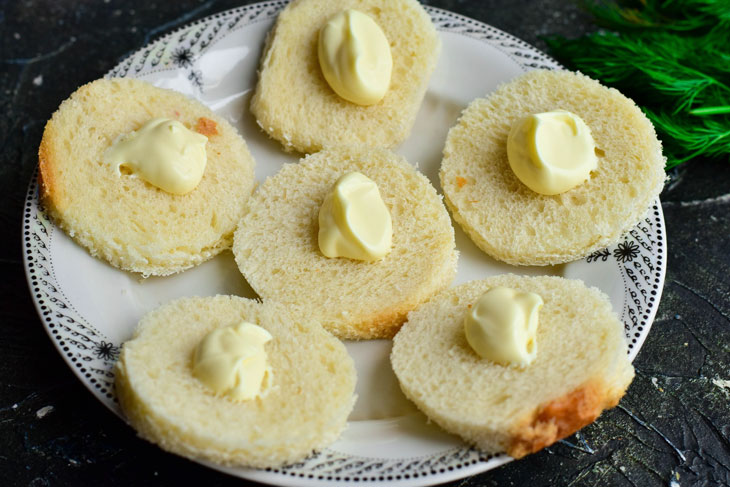 Sandwiches "Flowers" from crab sticks - a simple and beautiful snack without much effort