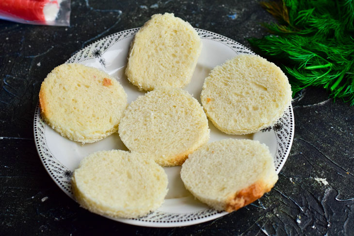 Sandwiches "Flowers" from crab sticks - a simple and beautiful snack without much effort