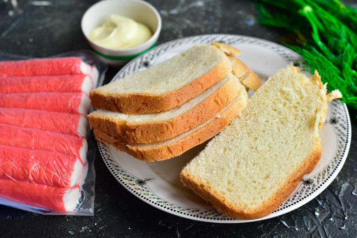 Sandwiches "Flowers" from crab sticks - a simple and beautiful snack without much effort