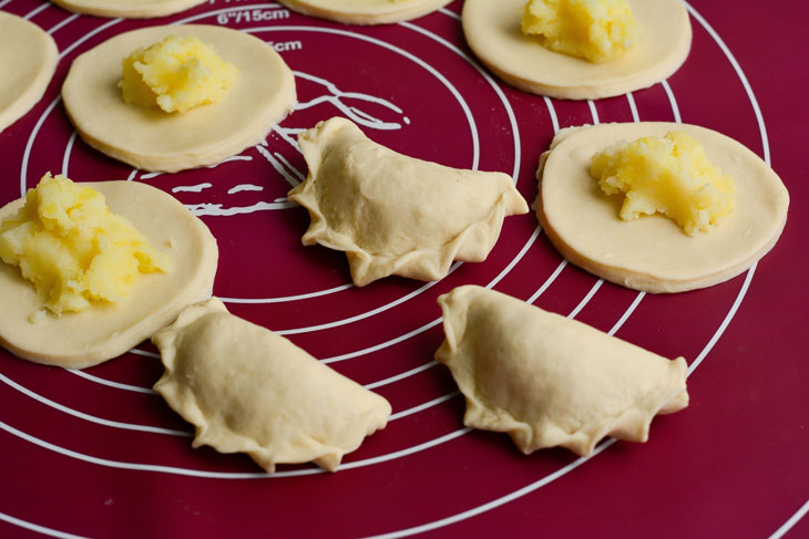 How to cook delicious dumplings with potatoes - step by step recipe with photos