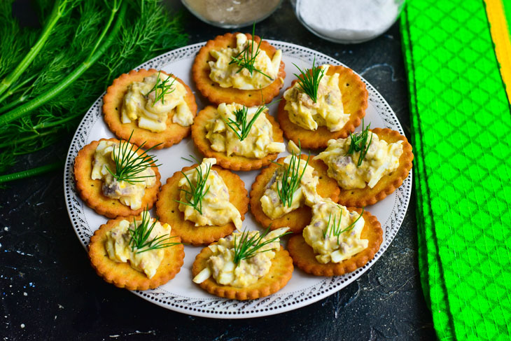 Sardine Crackers - An Amazing Holiday Snack