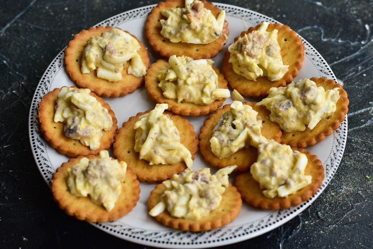 Sardine Crackers - An Amazing Holiday Snack