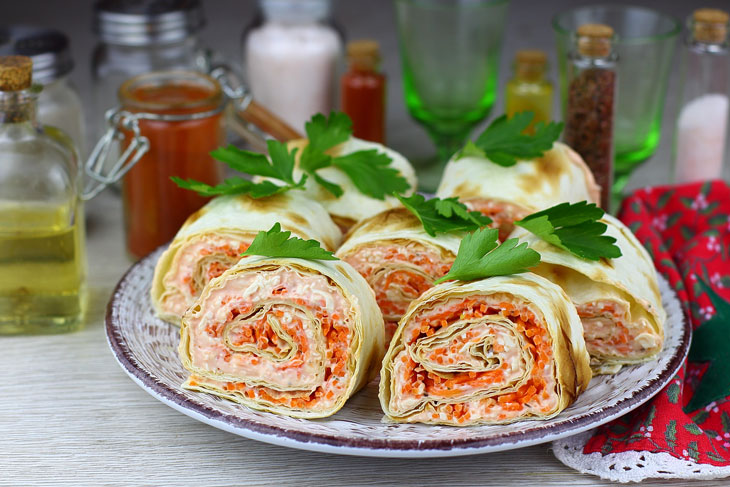 Lavash roll with Korean carrots is an excellent treat for family and friends