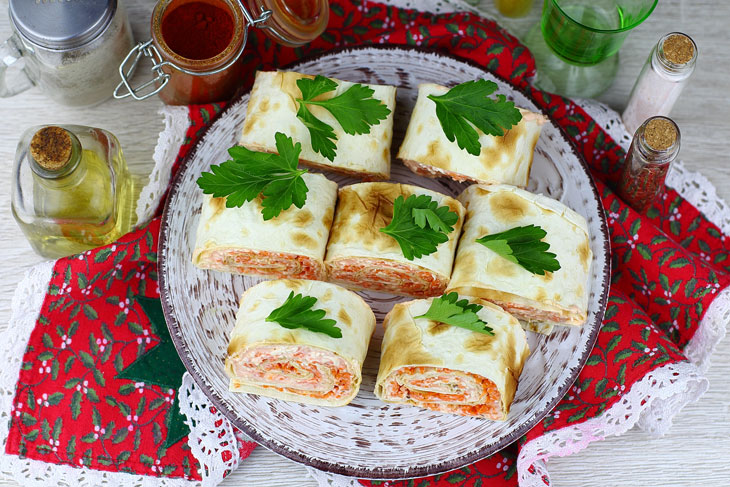 Lavash roll with Korean carrots is an excellent treat for family and friends