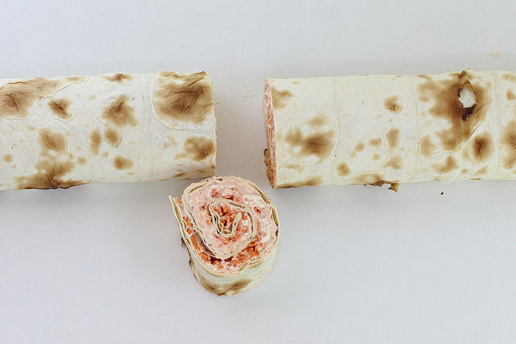 Lavash roll with Korean carrots is an excellent treat for family and friends