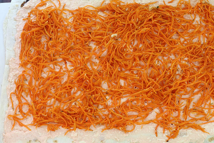 Lavash roll with Korean carrots is an excellent treat for family and friends