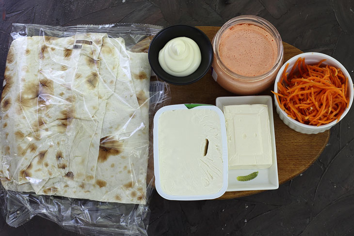 Lavash roll with Korean carrots is an excellent treat for family and friends