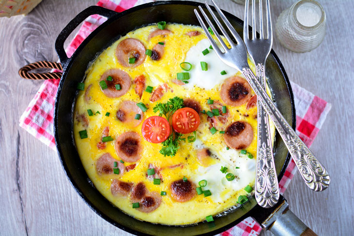 Lush omelette with sausages and tomatoes - a delicious breakfast for the whole family