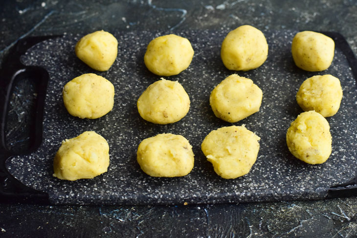 Potato balls - a delicious and affordable snack for the holiday