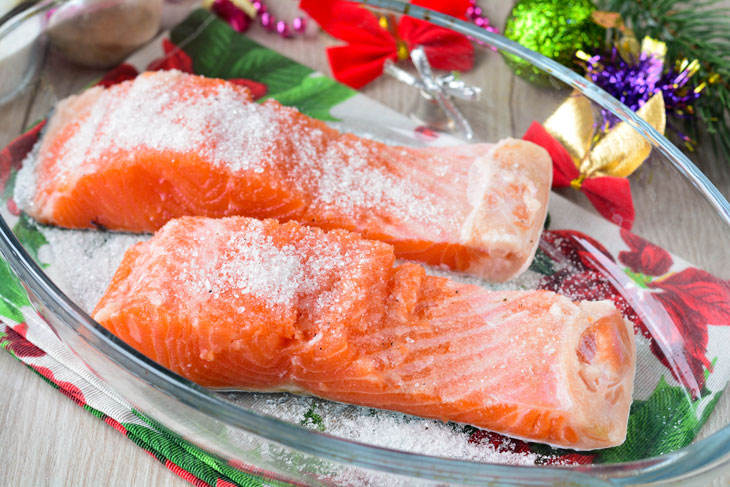 Salted red fish at home - an excellent snack for a festive feast