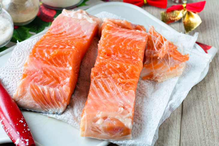 Salted red fish at home - an excellent snack for a festive feast