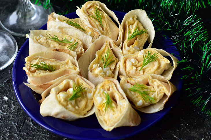 Lavash appetizer with melted cheese is in great demand among guests