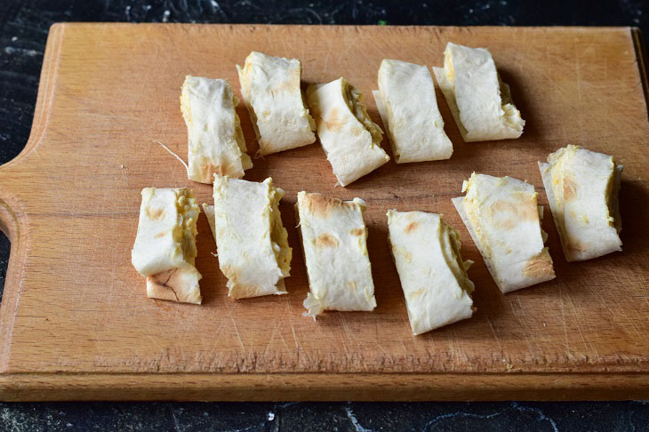 Lavash appetizer with melted cheese is in great demand among guests