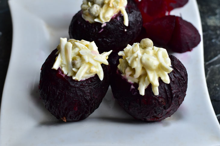 Stuffed beets - a quick and tasty vegetable snack for the holiday