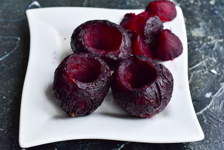 Stuffed beets - a quick and tasty vegetable snack for the holiday