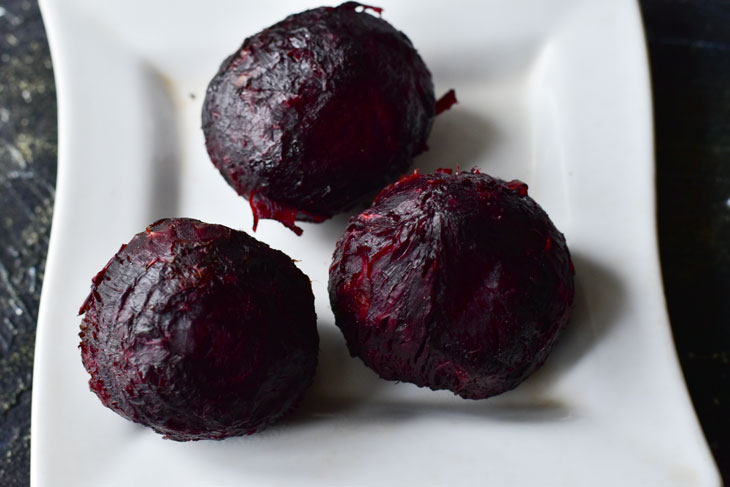 Stuffed beets - a quick and tasty vegetable snack for the holiday