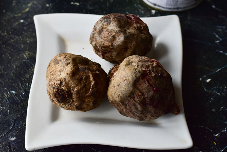 Stuffed beets - a quick and tasty vegetable snack for the holiday