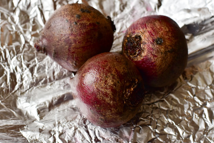 Stuffed beets - a quick and tasty vegetable snack for the holiday