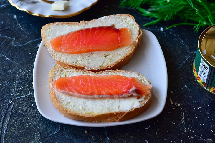 Royal sandwich with caviar - a bright and beautiful snack on the New Year's table