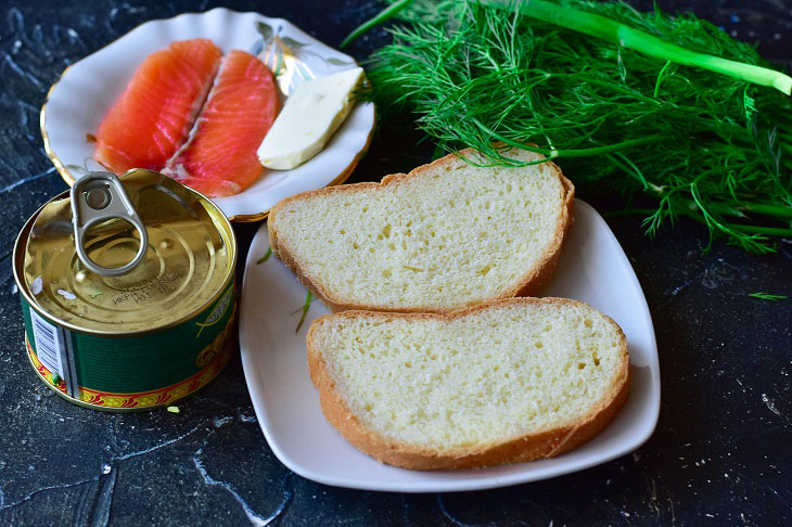 Royal sandwich with caviar - a bright and beautiful snack on the New Year's table