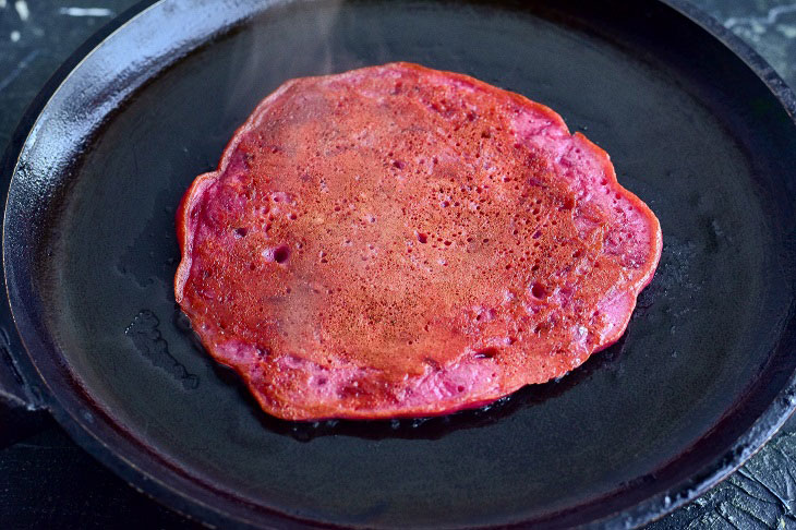 Rolls of beetroot pancakes - a wonderful snack on the festive table