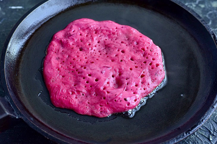 Rolls of beetroot pancakes - a wonderful snack on the festive table