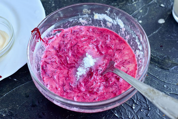 Rolls of beetroot pancakes - a wonderful snack on the festive table