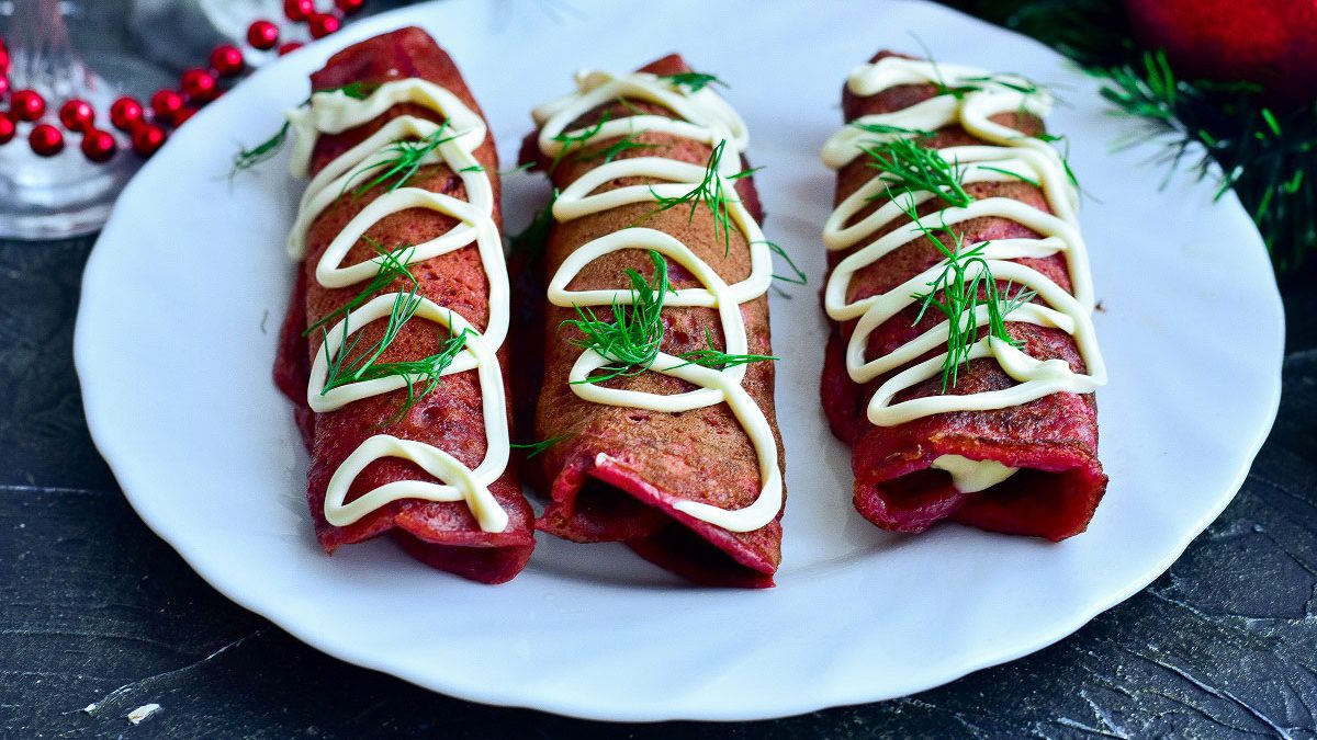 Rolls of beetroot pancakes – a wonderful snack on the festive table