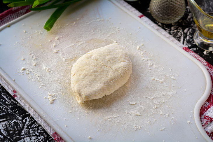 Fried pies with onion and egg - family favorites from a simple kefir dough