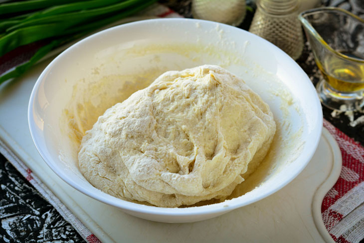 Fried pies with onion and egg - family favorites from a simple kefir dough